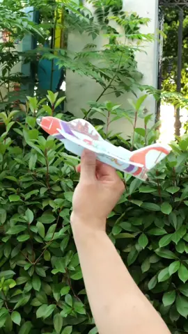Outdoor paper airplane 🛫#toys #toddlersoftiktok #kidsoftiktok #foryou #baby #kids #🥰 #healing 