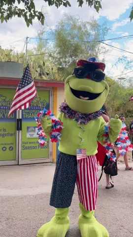 Freddy is ready for The 4th of July at Wet N Wild Waterworld 🐸🤙 ( don’t forget pur firework show is at 9pm ) 🧨 #fourthofjuly #4thofjuly #waterpark #elpasotx 