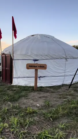 A jurta tábor felépült. A holnapi nappal kezdetét veszi a 2024-es Országos Lovasíjász bajnokság a Kassai völgyben. Minden érdeklődőt szeretettel várunk.  #lovasijasz #orszagos #Kassai #kassaivölgy #magyarorszag #lovasijaszat #bajnokság 