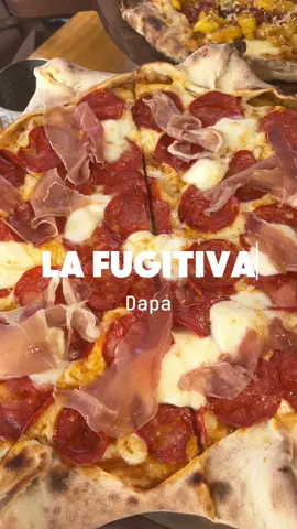 Visitamos la sede de Dapa de La Fugitiva 🌲🌳🍕🍝 Si te gusta la naturaleza y te gustaría cambiar el calor de Cali por un rato, este lugar es perfecto! Me gustó tanto que quiero volver en la noche para disfrutar también de las fogatas y el plan de masmelos 🪵🍡
