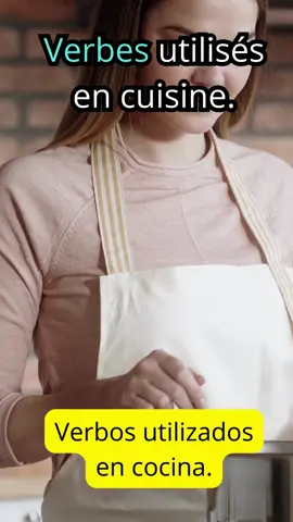 La cuisine française regorge de verbes spécifiques qui décrivent les actions nécessaires pour préparer des plats délicieux. Maîtriser ces verbes est essentiel pour comprendre et suivre les recettes. Voici une liste des verbes de cuisine les plus couramment utilisés, accompagnée de leurs définitions et d'exemples pratiques pour enrichir votre vocabulaire culinaire.
