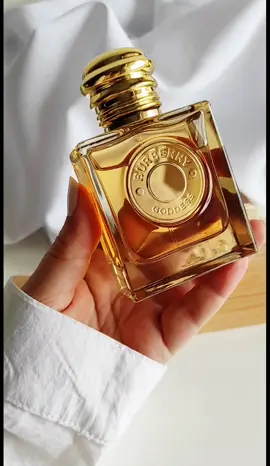 BURBERRY GODDESS @burberry Eau de parfum intense absolument irrésistible avec son trio de vanille avec une touche de lavande. @Influenster  #produitoffert  #burberry  #burberrygoddess #burberryperfume #burberryperfumes #parfum #parfumdeluxe #parfumvegan #perfume #perfumeaddict #perfumelovers #burberrybeauty #parfumfemme #parfumaddict #fragrance 