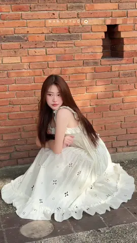 สาวเชียงใหม่น่ารักจัง 🫶🏻🍃 #เดรสยาวน่ารัก #เดรสระบาย #ประตูท่าแพเชียงใหม่ 