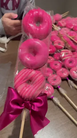 #minicakesonuts #donuts #minidonuts #barbie #minidonutsbarbie #lembrancinha  