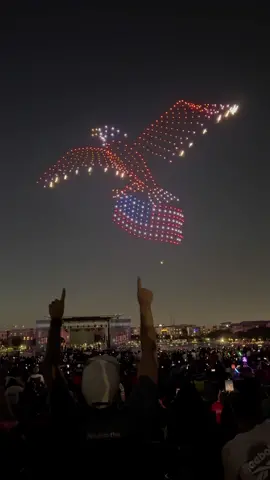 Blown away by @Sky Elements Drones first ever public pyro drone display!!  🦅 🇺🇸 #FourthOfJuly #DroneShow