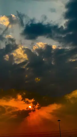 یہ منتظر آنکھیں سدا تم کو ترستی رہے گی🥀 #foryou #vibes #clouds #trending #sky #aikarielbees #tiktokpakistan 