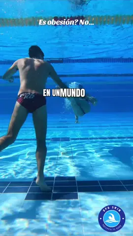 🌊 El deporte como terapia natural: Practicar ejercicio regularmente, como la natación, es una excelente manera de reducir el estrés. La actividad física promueve la liberación de endorfinas, conocidas como las hormonas de la felicidad, que actúan como un analgésico natural y mejoran el estado de ánimo. 💪 Manejo de la ansiedad: La natación y otros deportes ayudan a gestionar la ansiedad al proporcionar una distracción saludable y permitiendo a tu mente enfocarse en el aquí y ahora. Esto no solo mejora tu bienestar emocional, sino que también refuerza tu capacidad para enfrentar los desafíos diarios con una perspectiva más positiva. ⚙️ Mejora del sueño: El ejercicio físico contribuye a un sueño más profundo y reparador. Un buen descanso es esencial para mantener una buena salud mental, ya que permite al cerebro recuperarse y procesar las emociones de manera más efectiva. 🔥 Incremento de la autoestima: Superar retos deportivos, como mejorar tus tiempos en natación o alcanzar nuevas metas, puede aumentar significativamente tu confianza y autoestima. Cada logro deportivo, por pequeño que sea, refuerza la sensación de competencia y autovaloración. 🚀 Transformación integral: La práctica constante de deportes como la natación no solo fortalece tu cuerpo, sino que también equilibra tu mente. Este equilibrio se traduce en una mejor gestión del estrés, menos ansiedad y una mayor sensación de bienestar general. #natacion #nadar #nadado #saludmental #psicologia #nadador #estres 