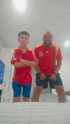 vamos España!🇪🇦 #asemis #españa #toycontento #nuestrosbailes #papayruben #lunator 