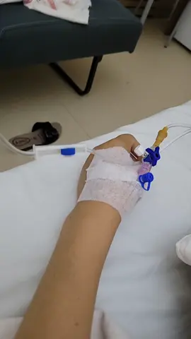 küçük ağrı kesiciler kesmeyince büyük serum ağrı kesilerle geceye devam ediyorum inşallah keser ağrıyı 