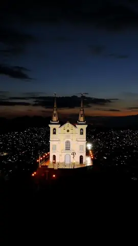 🔹🇧🇷 Igreja da Penha 📍 Aguem já subiu a escadaria da igreja?  Repost 🎥 • @drone.cyrillo  Parabens pelo video 👏🏻👏🏻 . . #riodejaneiro #igrejadapenha #rj40graus #complexodoalemao #021 #olariarj #rj #favela #favelavenceu #riodejaneiroinstagram #carioquissimo 