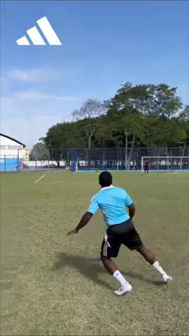 Essa passada é só pra quem tem 3 interclasses e 2 copas pistão 🤣🤣 Fala pra eles @adidasbrasil 🤭 #adidasFootball #criadocomadidas 
