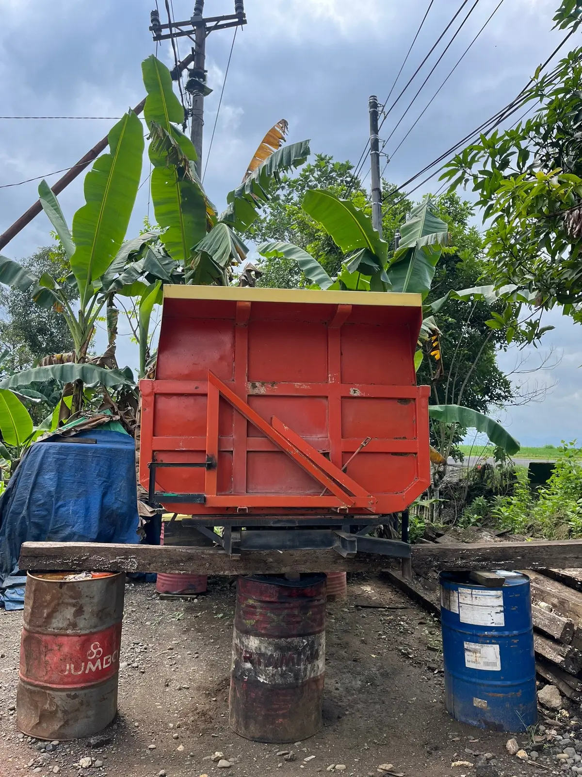 Sempat ada cari dump tongkan satu set tinggal pasang untuk canter lokasi di depan rumh pammase desa selli kec bengo sulsel#fypシ 