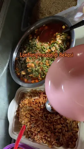 Makan lontong medan yukkk we#daun #lontong #jualanditiktok #bataktiktok #khasbatak #medan #halak #hita #usaha #karo #zonakalakkarotiktok #kuliner #makan #kulinertiktok
