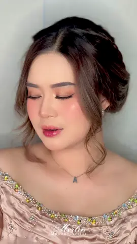 Gadis Sulawesi nih Boss 💵💰💵😍 #makeupbridemaid #cewekbugis #lagiviral #makeuplamaran #muamakassarhits #muapangkep #tutorialmakeup #makeupthailand #makeupdouyin 