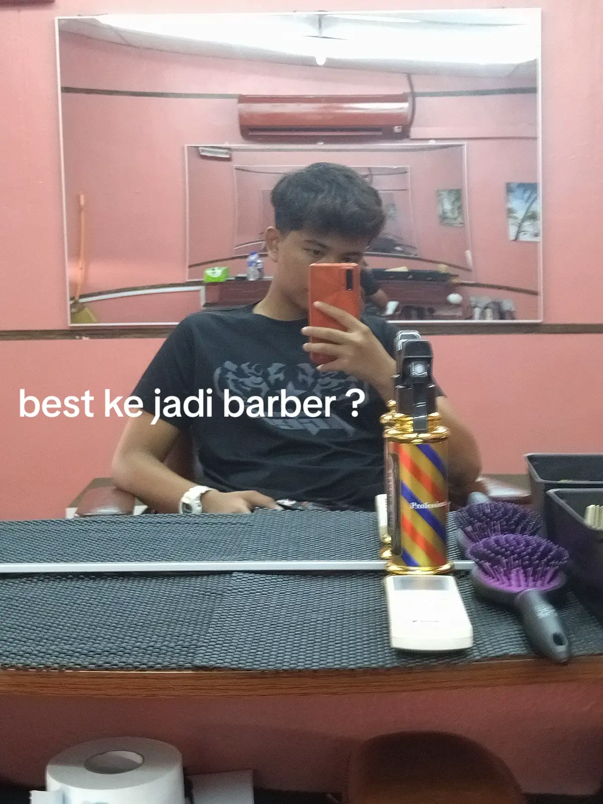 thanks kenapa yang sentiasa support dari mula sampai sekarang 🤗 insyaallah oneday dapat bukak kedai barber sendiri 🤲🏻🫰🏻 #malaysia #johor #johorbahru #ikm #barber #barbershop #hair #hairstyle #bismillahfyp 