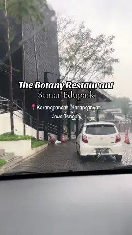 Rekomendasi tempat aesthetic bersama pasangan atau keluarga.📍Lokasi di Jl. Raya Solo - Tawangmangu,Kec. Karangpandan, Kabupaten Karanganyar, Jawa Tengah  #semaredupark #semareduparkkaranganyar #rekomendasiwisata #rekomendasi #wisatasolo 