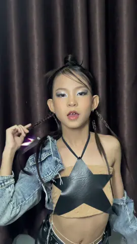 ลิซ่าา Ver.จิ๋ว 😂 #tiktoklooks #เมคอัพเปลี่ยนลุค #Lisa #rockstar 