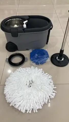 MOP COM CENTRÍFUGA EM INOX E CABO EM INOX COM 2 REFIL DE MICROFIBRA DE 9 LITROS.  #casa #mesa #banho #limpeza #mop #fy #fyp #viral 