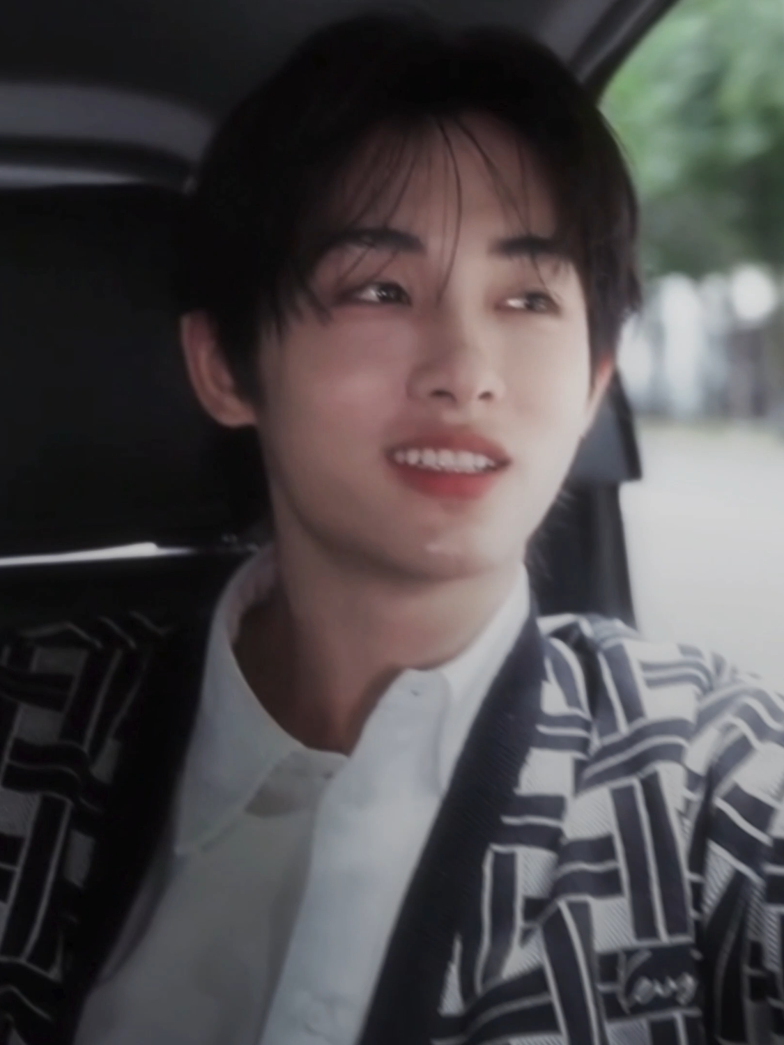 there was something in the paris air cuz look at that aura 😳 #wayv #winwin #wayvedit #winwinedit #dongsicheng