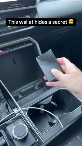 This wallet hides a secret. 🤯 the Groove Wallet Trace has Find My technology built into the wallet so you’ll never lose your wallet ever again. They keep selling out so you better grab one before they sell out again. #groovewallet #wallets #findmytechnology #lostwallet #mensaccessories #giftsforhim 