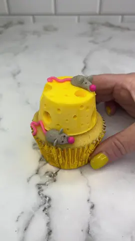 Cheese cake 🧀 🐭  These ones made me laugh way too much 🧀🐭 🧀 Add yellow buttercream to your mold. 🐭 Sit the cupcake on top and freeze for 20 minutes. 🧀 Remove it from the mold and add holes to the buttercream.  🐭 Use Oreo buttercream and tip 12 to make tiny mice.  🧀 Add sprinkles for ears and use an edible marker for eyes.  🐭 Pipe tails using pink buttercream and tip 3  #cupcake #cheesecake #cutefood #cakeart #cakedbyrach #cupcakedesign #caketok 