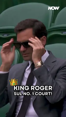 Roger Federer ospite d'onore sugli spalti del No. 1 Court assieme a Henman! 😍 Segui tutto Wimbledon su NOW #Federer #Henman #Wimbledon #QuestoèNOW 