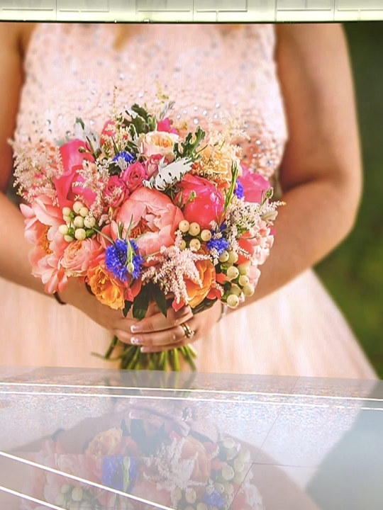 La 'sologamia' es la tendencia que siguen todos aquellos que se casan con ellos mismos: en Asturias tres mujeres han encontrado al amor de su vida mirándose al espejo. #noticias #news #noticiascuatro #noticiastiktok