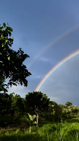 Preciosas señales de Dios 🙏🏻🧎🏻‍♀️#fyp #pray #God #nature #rainbow #arcoiris 