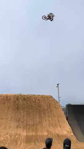 Who went higher, lets be real🤣 #metalmulisha 