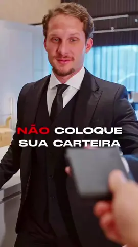 Não  coloque sua carteira no bolso  de trás #imagempessoal #homempoderoso #viral #tiktok #modamasculina #postura #moda 