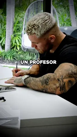 Quieres llevar tu carrera en la industria al siguiente nivel?? He creado una formación para ti que incluye diferentes paquetes que te van a permitir ahorrarte tiempo y errores comunes. Vas a aprender técnicas esenciales, mejorar tu presencia en cámara y gestionar tu marca personal con confianza. Invierte en tu futuro consiguiendo el conocimiento que he ido adquiriendo durante todos estos años de carrera profesional para que puedas alcanzar tus metas más rápido.