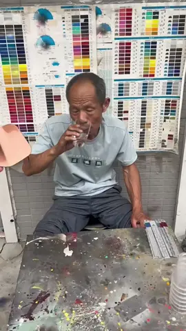 He can match any colour just by looking at it