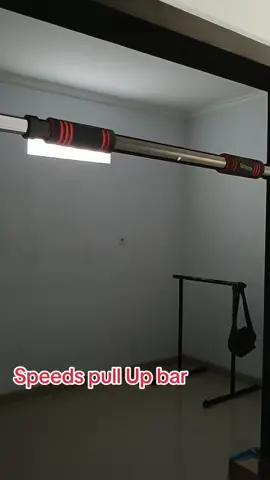 #Speeds pull Up bar Door Chinning Bar,Alat Ini biasanya digunakan untuk latihan pull up ataupun chin up. Dipasang di tembok pintu, atau di ruangan yang jarak tembok ke tembok panjangnya tidak melebihi dari 96 cm.Dan difungsikan ke berbagai gerakan fitness, seperti Pull up/Chin Up,Push Up, Sit Up. Alat ini bahkan di gunakan sebagai penopang samsak tinju,dll. Panjang produk dapat di atur sesuai kebutuhan:64 cm-96 cm  **Mampu menahan beban hingga 100 kg. Yang belum mencoba segera Kunjungi Keranjang Kuning.