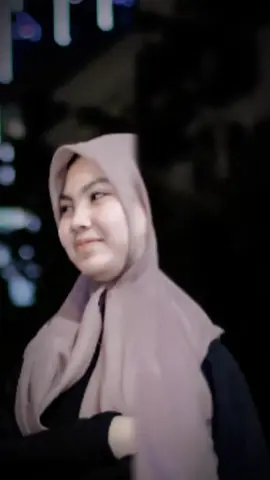 Hidup ini pilihan, apapun yang membuatmu sedih, tinggalkan. Dan apapun yang membuatmu tersenyum, jangan lepaskan.