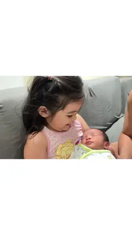 Life with a newborn, a toddler and a teenager 😂🫣 #linkinbio #fyp #foryoupage #motherhood #mommydiaries #mommydiariesph #babyboy #babyboyph #babydragon #savannahalejandra #sabbinanataliah #santiagomikael #girlmom #boymom 