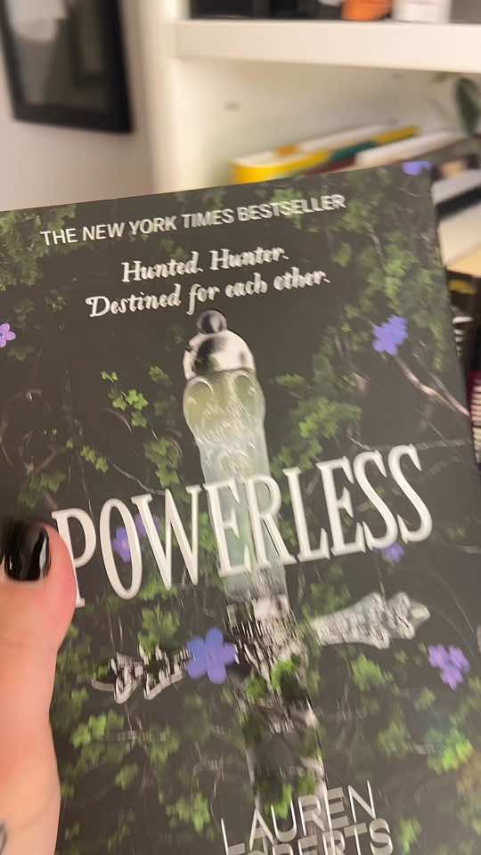 #powerless #reckless #laurenroberts #powerlesslaurenroberts #powerlessbook #recklessbook #recklesslaurenroberts #BookTok #bookish #bookworm #newbook #newread #powerfulbook #powerlesstrilogy #yareads #yabook 