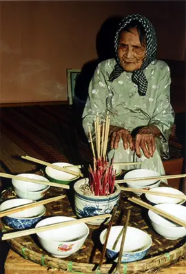 Mẹ VNAH Nguyễn Thị Thứ (SN 1904, theo giấy căn cước chế độ cũ mẹ SN 1902) tại xóm Rừng (thôn Thanh Quýt, xã Điện Thắng Trung, huyện Điện Bàn, Quảng Nam); mất ngày 10-12-2010 tại TP.Đà Nẵng, đại thọ 106 tuổi. Mẹ Thứ là hình tượng tiêu biểu của Bà mẹ Việt Nam anh hùng với sự cống hiến, hy sinh vô bờ bến; là biểu tượng của người phụ nữ Việt Nam. #thinhhanhtiktok #xuhuong #tiktok #trending #vietnam #mevietnamanhhung #nguyenthithu 
