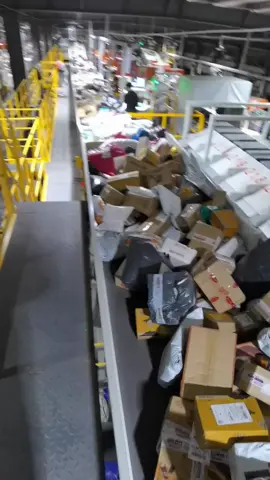 Chinese sorters and parcels #warehouse #sorter #parcels 