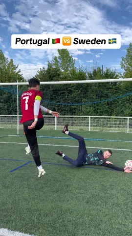 You can’t hate this guy 🤣🤣 #football #futebol #futbol #fútbol #footballskills #footballtiktok #Soccer #soccerskills #soccertiktok #ronaldo #cristianoronaldo #ilyssouu @Tigrouu🐯 