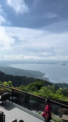 Taal lake view! stunning 😍 #taalvolcano #tagaytay #twinlakestagaytay 