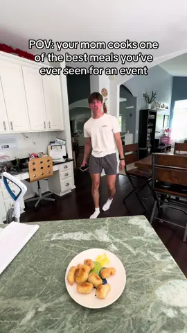 LIKE YOUR GIVING MY FAVORITE MEAL AWAY TO STRANGERS?! 😩 #relatable #fyp #foryou #meal #mom #comedy #funny #foryoupage 