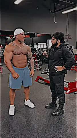 when you challenge a giant 👀 #gym #scream #foryou #tiktok #100k 