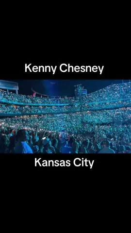 Great crowd and a great show! Kenny Chesney at Arrowhead stadium. #kennychesney #noshoes 