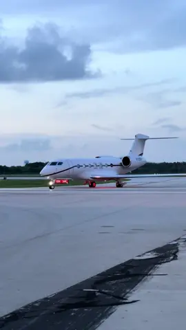 Unmatched ramp presence        #gulfstream #G500 #G5 #likeag6 #airport #rampagent #flying #privatejet #aviation #plane #fyp 