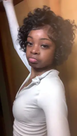 bately showed anything but thats okay #fypツ #foryoupage #viral #idolihair #curlywig #pixiecut 