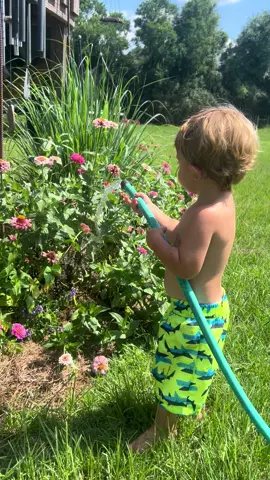 Time flies by so fast. Enjoy every minute with the little ones.  #flowers #timeflies #dontblink #lifemovesfast #dontmissit 