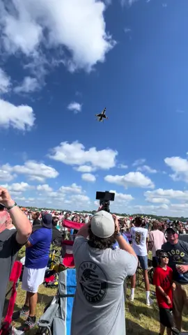 Thunderbirds love their Sneak Passes. #thunderbirds #afthunderbirds #military #airshow #aviation 