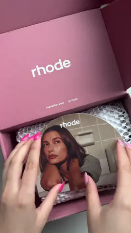 sleepy girl omg ☁️🎀 #rhode #rhodeunboxing #rhodeskin #pocketblush #sleepygirl #rhodeblush @rhode skin 