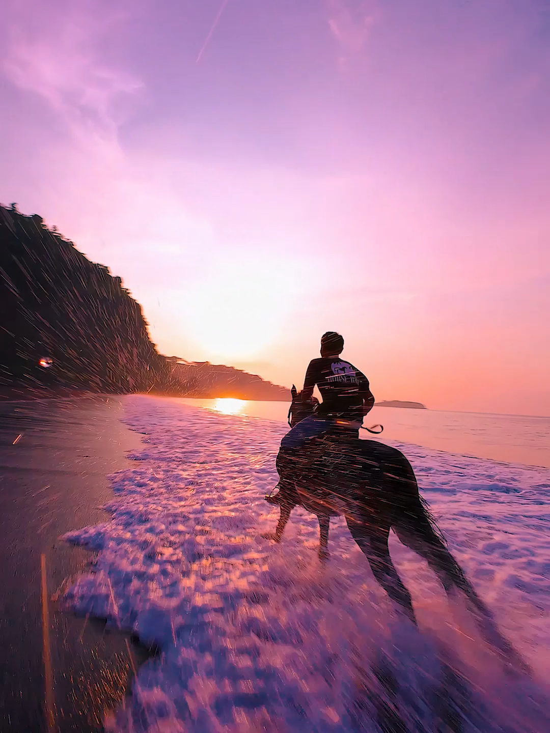Riding off into the sunset with a dream and an #avata2  🎥: @fabreezy_  #sunsetbeach #horsebackriding #fpv #fpvdrone #dji