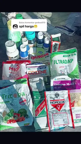 Membalas @gedeadi10  ini kita spill harga untuk pupuk, insektisida dan fungisida ya (ini adalah harga di daerah saya, Sambas Kalimantan Barat) harga mungkin berbeda di setiap daerah #petani #petanicabe #hargacabe 